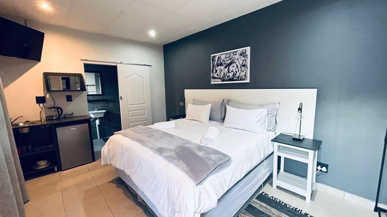 The Lantern Guesthouse Bloemfontein Bagian luar foto