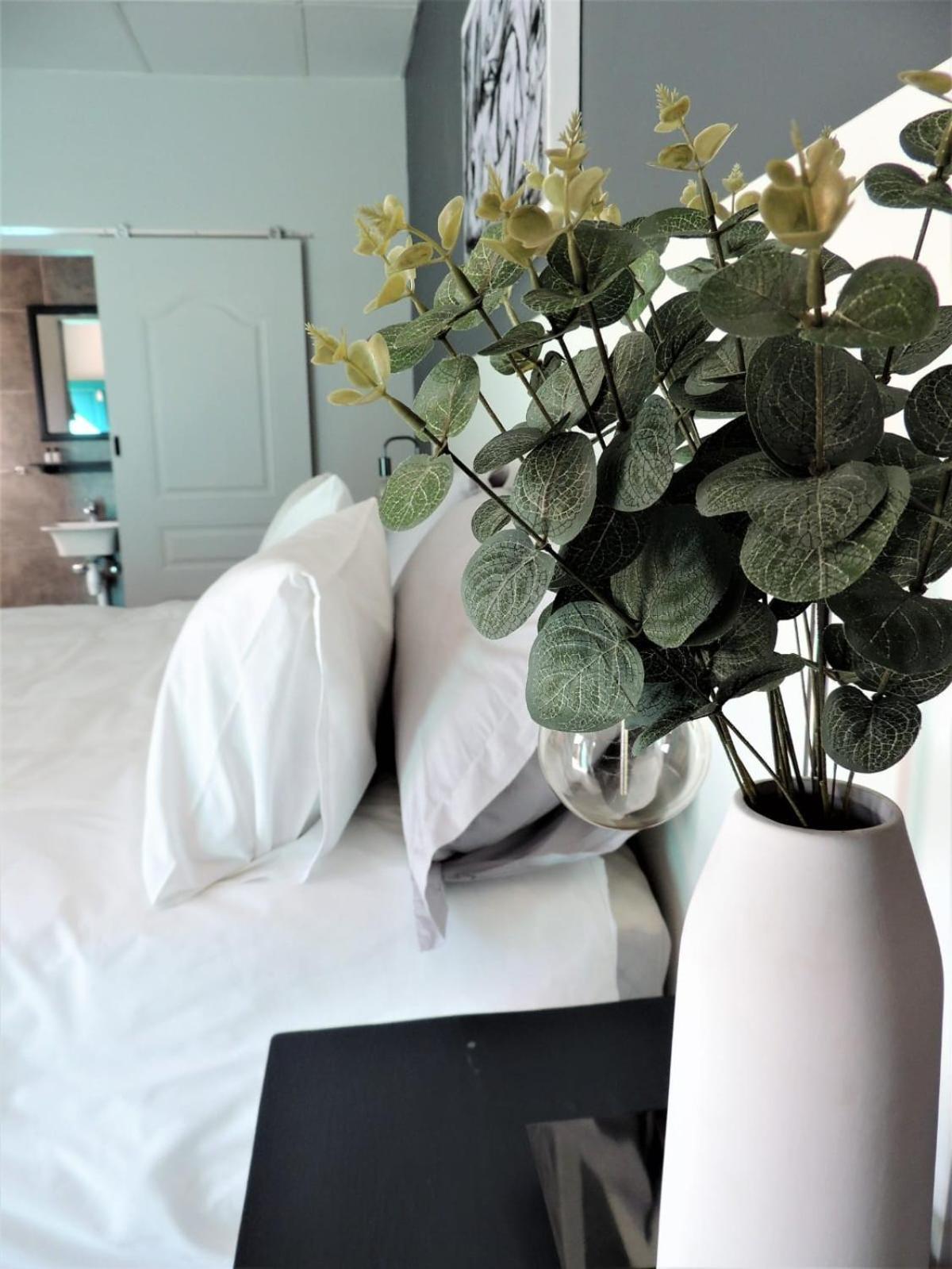 The Lantern Guesthouse Bloemfontein Bagian luar foto