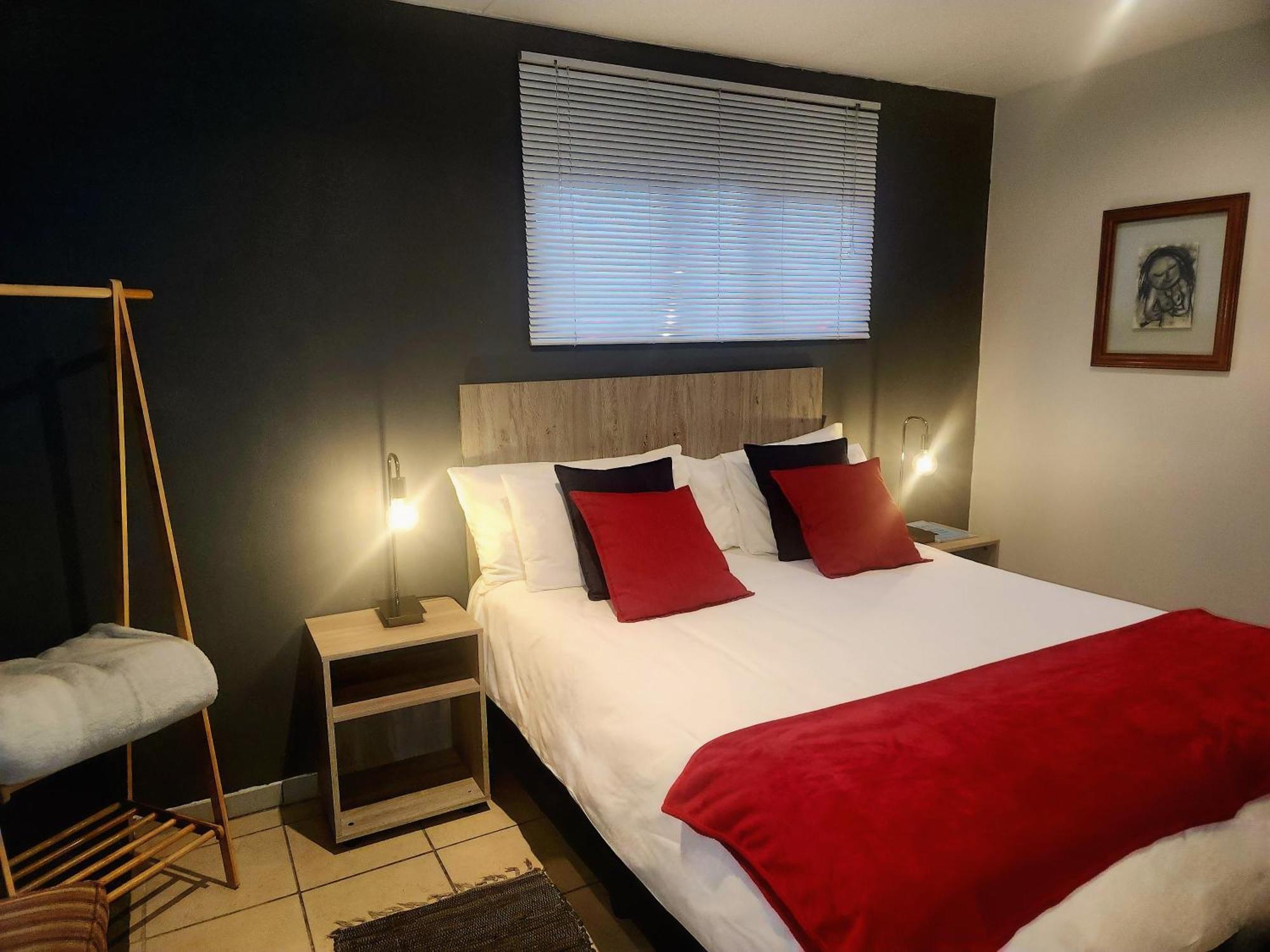 The Lantern Guesthouse Bloemfontein Bagian luar foto