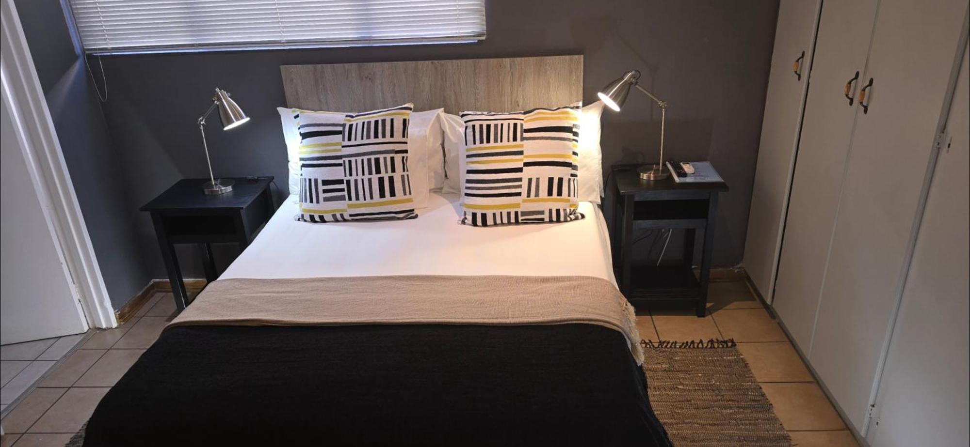 The Lantern Guesthouse Bloemfontein Bagian luar foto