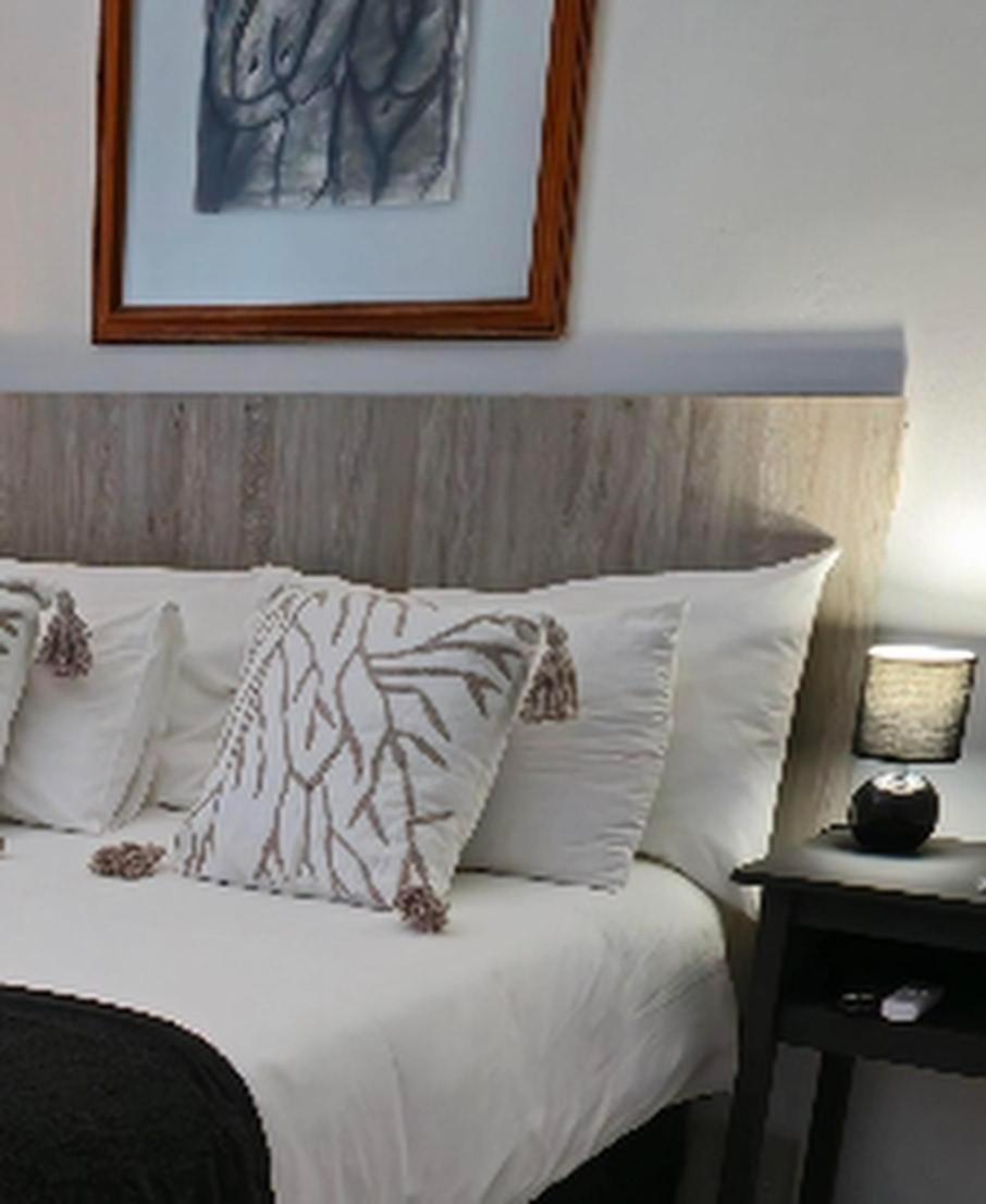 The Lantern Guesthouse Bloemfontein Bagian luar foto