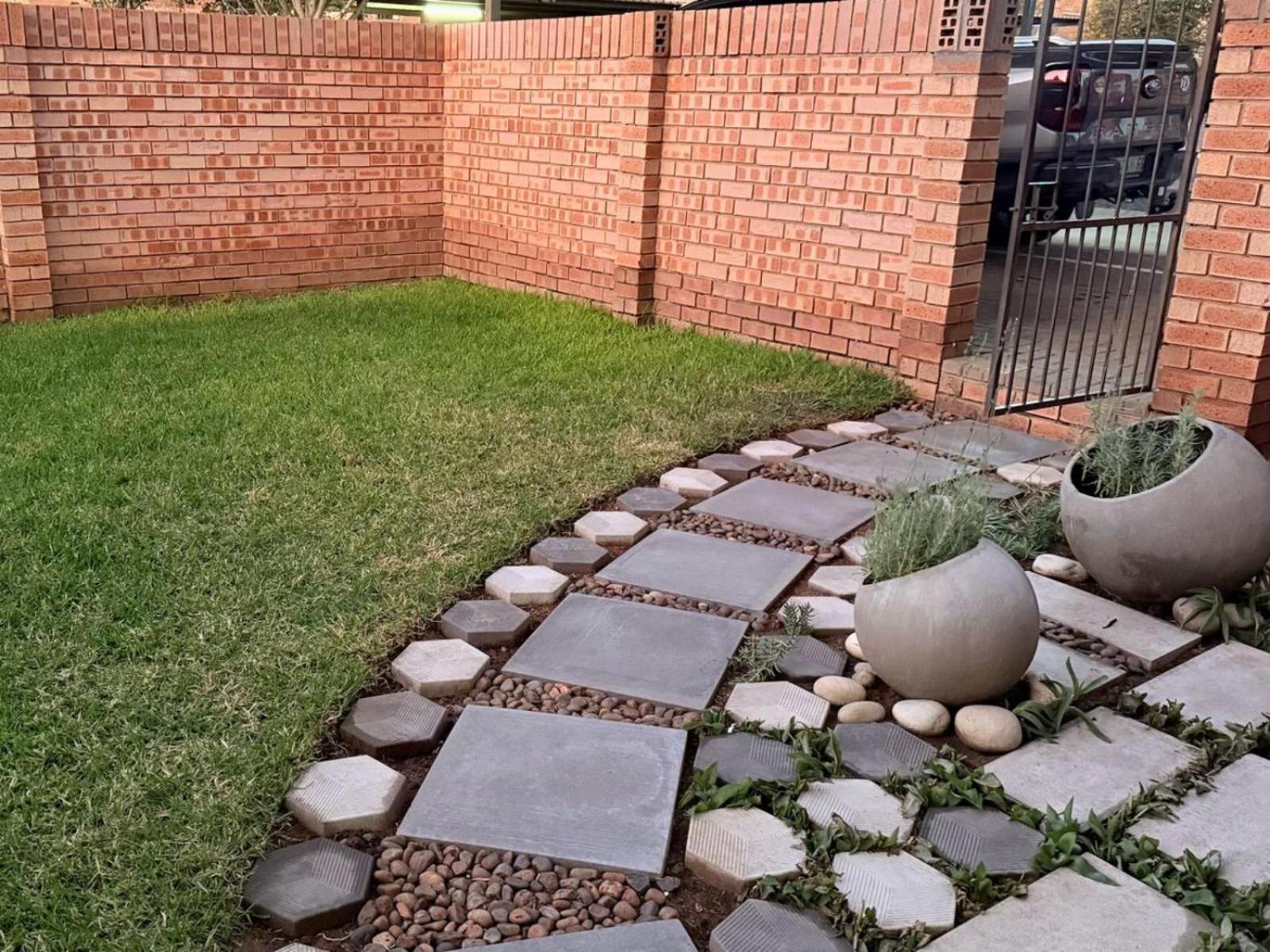 The Lantern Guesthouse Bloemfontein Ruang foto