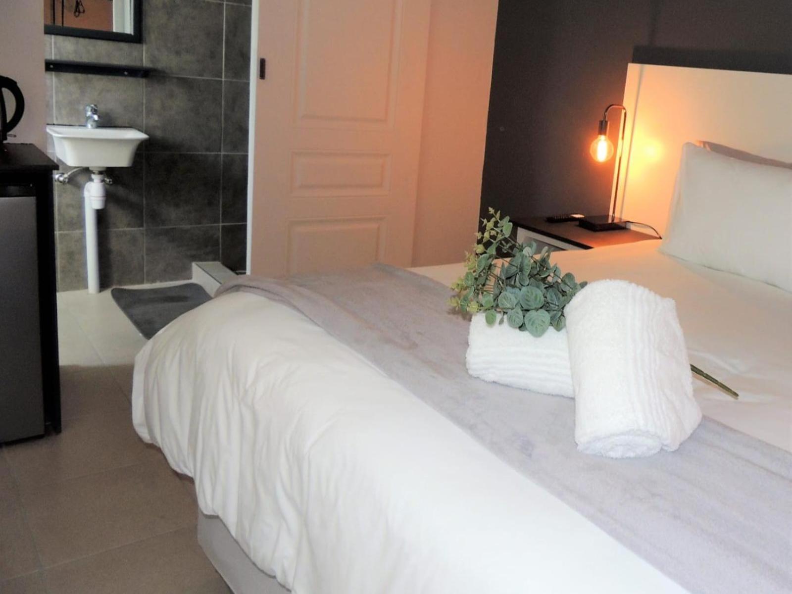 The Lantern Guesthouse Bloemfontein Ruang foto